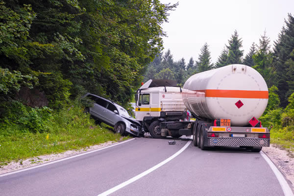 ¿Cuáles son las causas más comunes por las que ocurren accidentes de camiones?